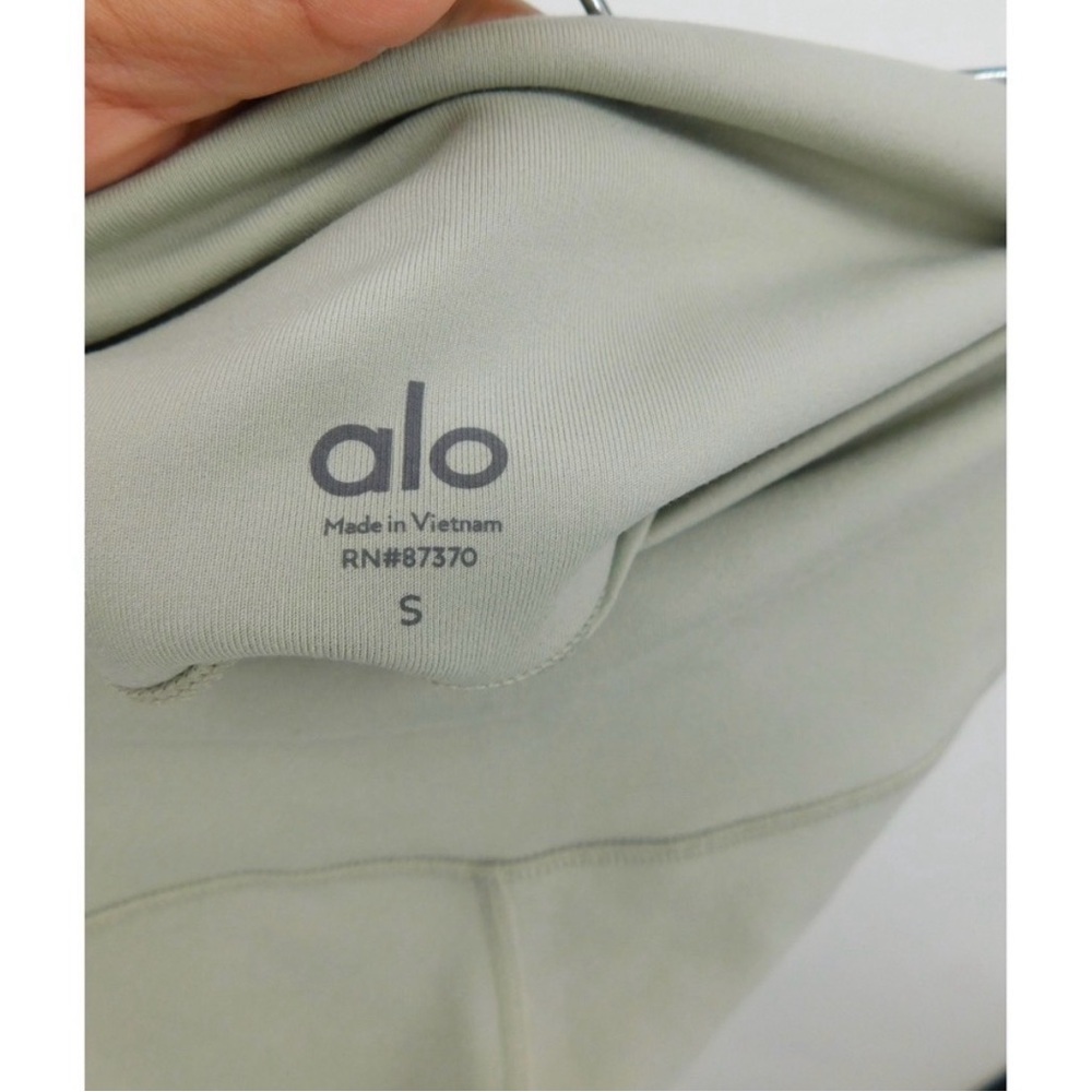 Alo Airbrush High-Waisted Limestone Shorts - Picture 4 of 4